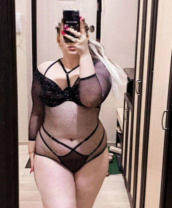 Живу в Москве и готова удовлетворить все твои сокровенные желания. Мои услуги будут тобой оценены на 100%. Нежность и страсть сочетаются во мне и я готова подарить тебе незабываемое удовольствие. Я знаю, как заставить тебя почувствовать себя настоящим мужчиной, и мои отзывы говорят сами за себя. Позволь мне показать свои магические способности и окунуться в мир незабываемых эмоций. Фото подтвердят мою красоту и желание покорить тебя. Доверься мне и получи незабываемое приключение. 💋 13274, 20 лет